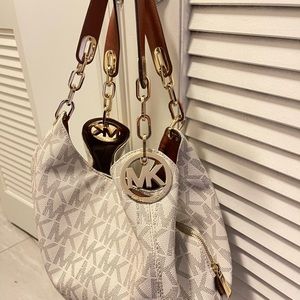 Michael Kors white logo bag ORIGINAL, pre opened 2,time.